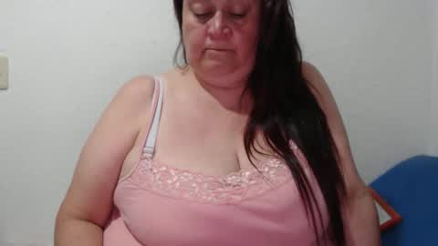 Snapshot of laurahotxx chatting on November 2025 11:26:02 PM LAURA online show from November 2025 11:26:02 PM