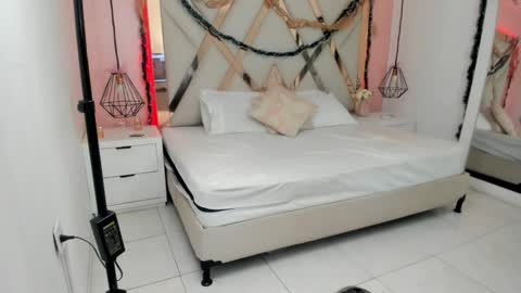 laura  online show from December 2025 07:09:01 PM