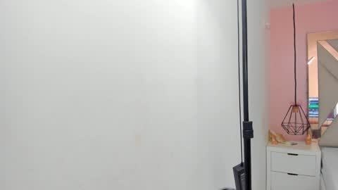 laura  online show from February 2026 08:07:01 PM