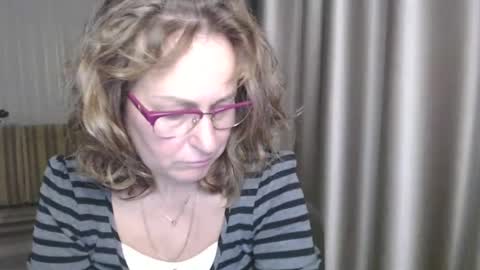 Lauraoven1 online show from December 2024 03:33:02 PM