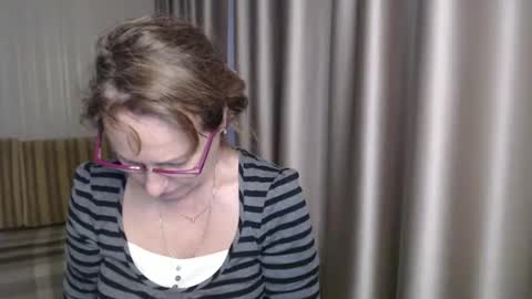 Lauraoven1 online show from December 2024 11:25:02 AM