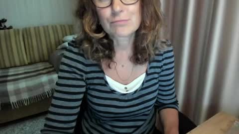Snapshot of lauraoven1 chatting on July 2026 03:03:02 PM Lauraoven1 online show from July 2026 03:03:02 PM