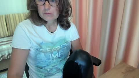 Snapshot of lauraoven1 chatting on July 2026 06:51:01 AM Lauraoven1 online show from July 2026 06:51:01 AM