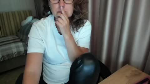 Snapshot of lauraoven1 chatting on July 2026 02:20:01 PM Lauraoven1 online show from July 2026 02:20:01 PM