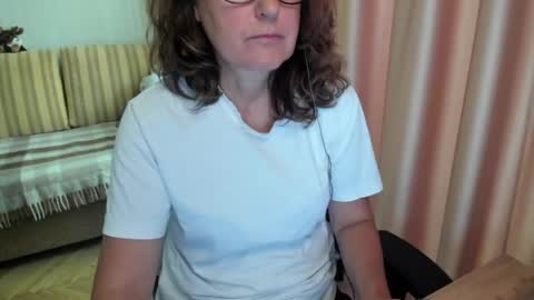 Snapshot of lauraoven1 chatting on July 2026 07:39:01 AM Lauraoven1 online show from July 2026 07:39:01 AM