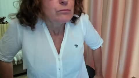Snapshot of lauraoven1 chatting on July 2026 07:07:01 AM Lauraoven1 online show from July 2026 07:07:01 AM