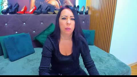 Laura online show from November 2025 04:25:02 AM