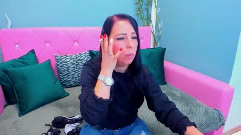 Laura online show from November 2025 04:33:02 AM