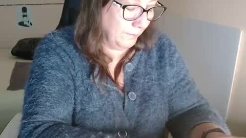 laureanne online show from December 2024 12:45:02 PM