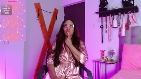 Snapshot of laureen_brown chatting on November 2025 08:00:01 PM Laura online show from November 2025 08:00:01 PM