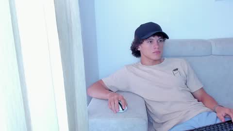 Laureent online show from January 2025 06:58:02 PM