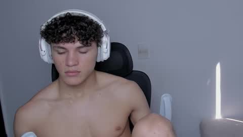 Laureent online show from October 2025 06:14:02 PM