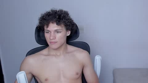 Laureent online show from November 2025 06:51:02 PM