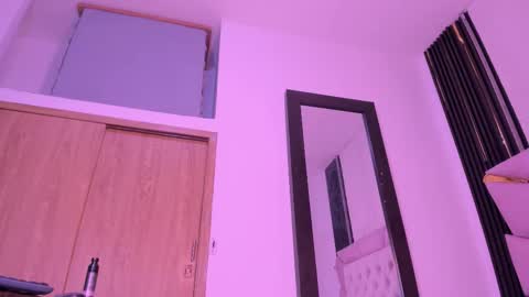 Laurem online show from October 2025 07:04:02 PM