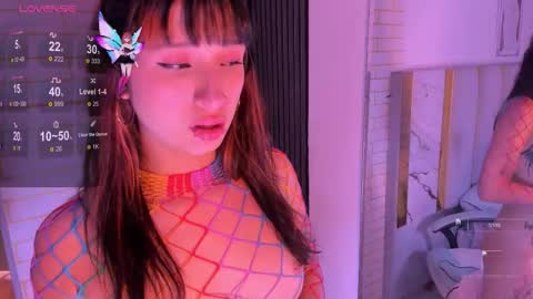 Laurem online show from October 2025 05:02:02 PM