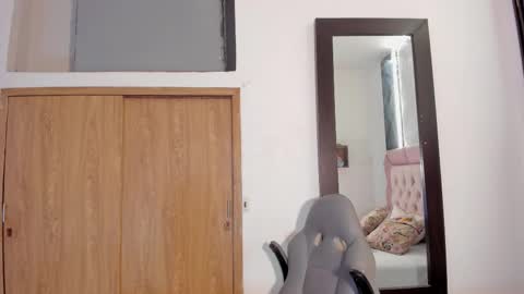 Laurem online show from January 2026 07:52:02 PM