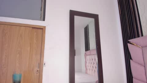 Laurem online show from February 2026 07:51:02 PM