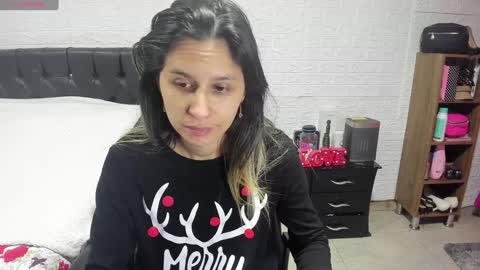 Snapshot of lauren_ashlee chatting on December 2024 01:08:02 PM Lauren Independent model online show from December 2024 01:08:02 PM