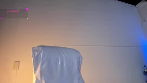 Lauren online show from October 2025 08:09:02 PM