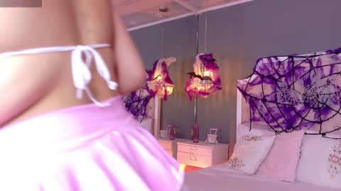 Lauren  online show from October 2025 01:23:02 PM