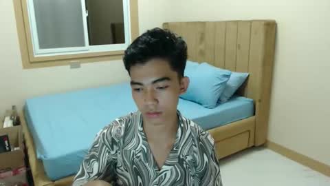 laurence_cuttieguyhere online show from April 2026 05:21:02 PM