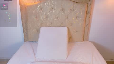 laurenn_smitth online show from March 2026 01:39:01 PM