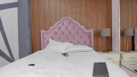 Lauren  online show from October 2025 01:56:02 PM