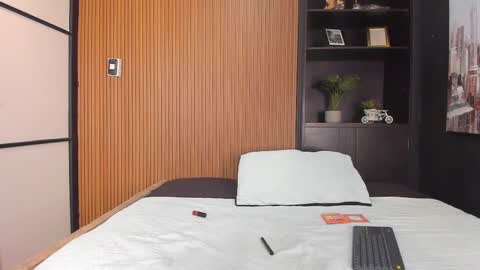 Lauren  online show from December 2025 02:22:01 PM