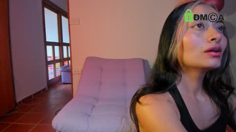 Snapshot of laurent_a chatting on December 2024 08:55:02 PM Lucie online show from December 2024 08:55:02 PM