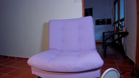 Snapshot of laurent_a chatting on January 2025 10:51:02 PM Lucie online show from January 2025 10:51:02 PM