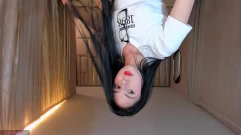 Lau  online show from October 2025 11:46:02 PM