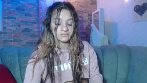 Snapshot of laurita_b chatting on March 2025 11:49:02 PM Laurita online show from March 2025 11:49:02 PM