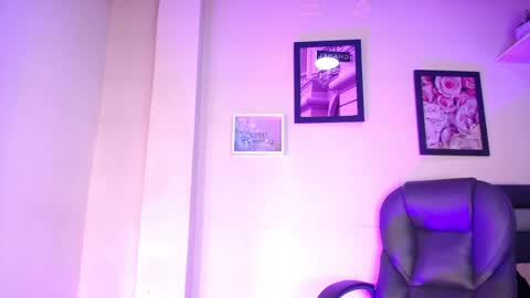 Snapshot of lauwild_ chatting on January 2026 11:16:02 AM LauWild online show from January 2026 11:16:02 AM