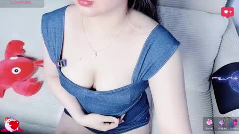 Snapshot of lavender_02 chatting on April 2026 09:38:01 PM Tina online show from April 2026 09:38:01 PM