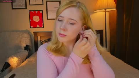Snapshot of lavender_tender chatting on May 2026 09:47:02 AM Lav online show from May 2026 09:47:02 AM