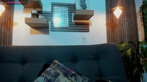 Layla online show from October 2025 12:11:02 AM