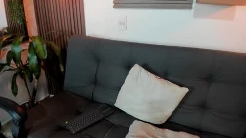 Layla online show from November 2025 01:30:01 AM