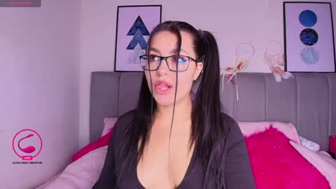 Snapshot of layla_nicols chatting on January 2025 12:15:01 PM Layla online show from January 2025 12:15:01 PM