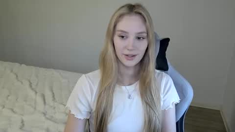 LaylaPretty001 online show from October 2025 06:47:01 AM