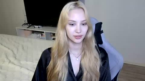 Snapshot of laylapretty001 chatting on June 2026 05:04:01 AM LaylaPretty001 online show from June 2026 05:04:01 AM