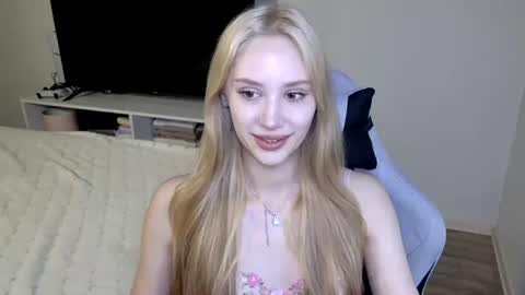 Snapshot of laylapretty001 chatting on July 2026 04:17:02 AM LaylaPretty001 online show from July 2026 04:17:02 AM