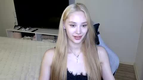 Snapshot of laylapretty001 chatting on July 2026 04:27:02 AM LaylaPretty001 online show from July 2026 04:27:02 AM