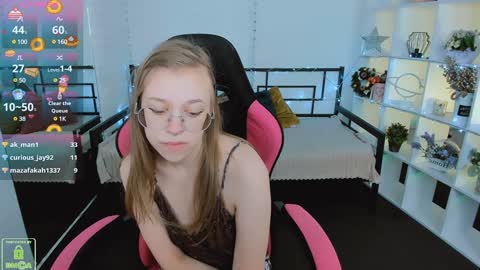 layriantavee online show from December 2024 01:14:01 PM