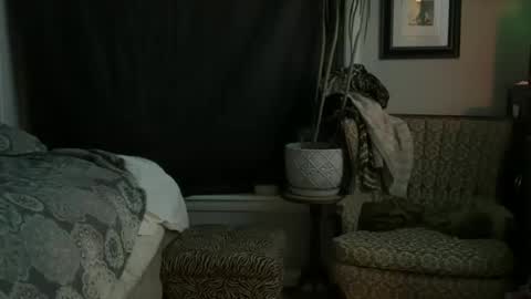 Milfandgentleman online show from October 2025 05:28:02 AM