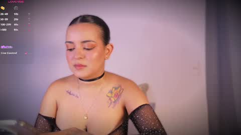 Snapshot of lea_gray_ chatting on July 2026 06:32:01 PM L E A online show from July 2026 06:32:01 PM