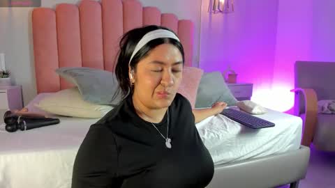 Leah online show from November 2025 03:34:01 PM