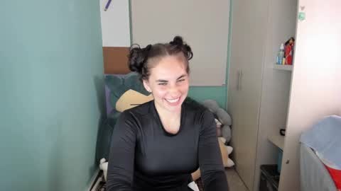 Snapshot of leah_sm chatting on January 2025 09:51:01 PM Laura online show from January 2025 09:51:01 PM