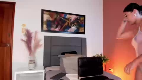 Leah Carter online show from September 2025 08:01:01 PM