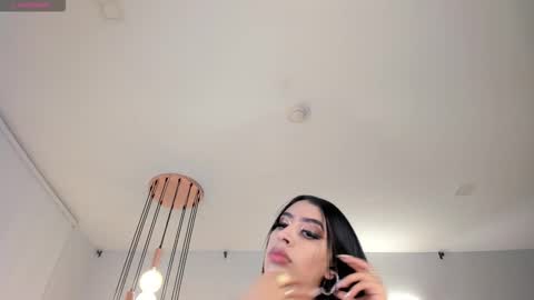 leahlombardi_ online show from January 2026 05:18:02 PM