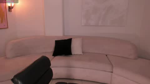 leahnovac online show from November 2025 11:09:02 AM